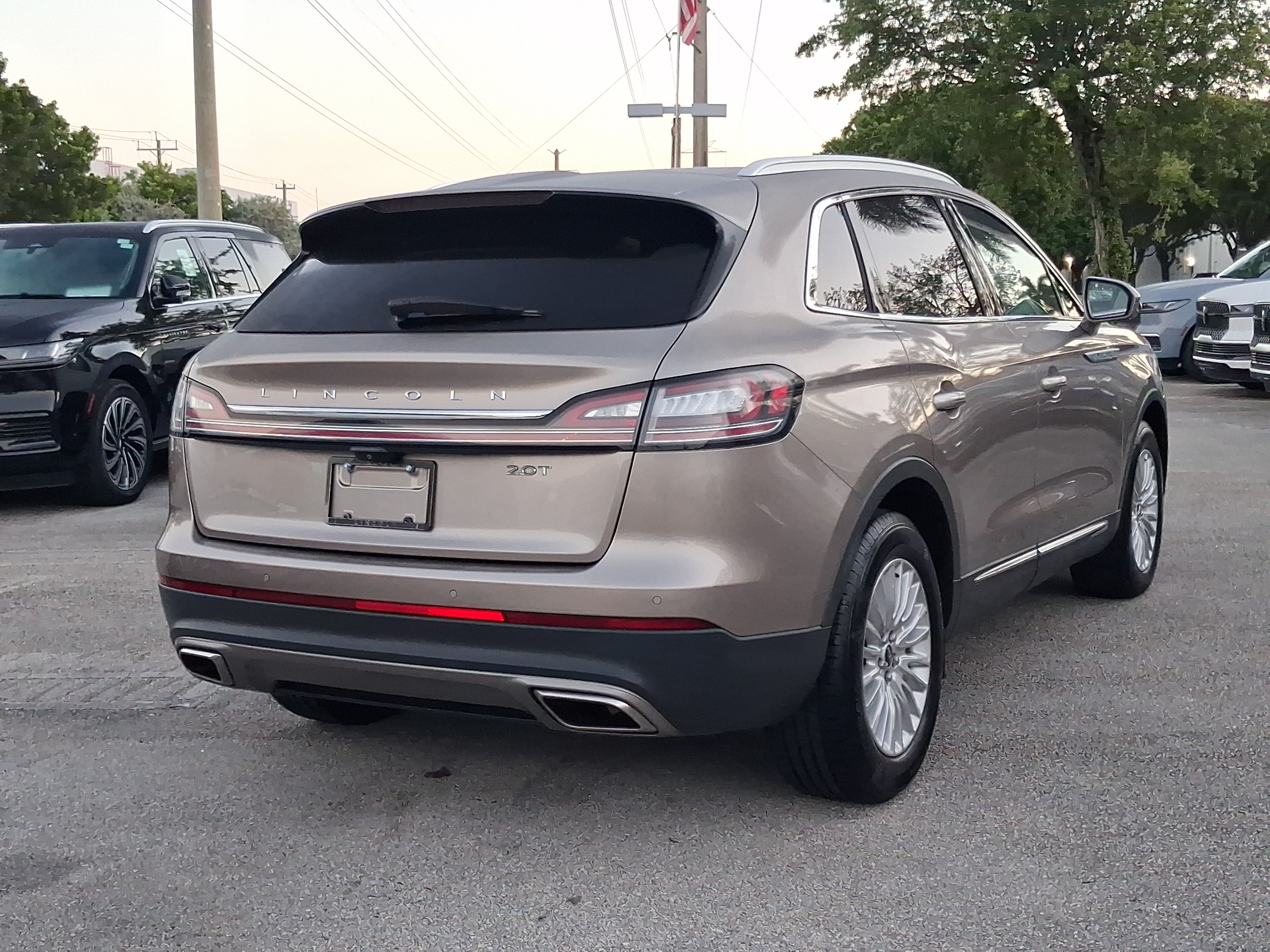 Used 2019 Lincoln Nautilus FWD image 3