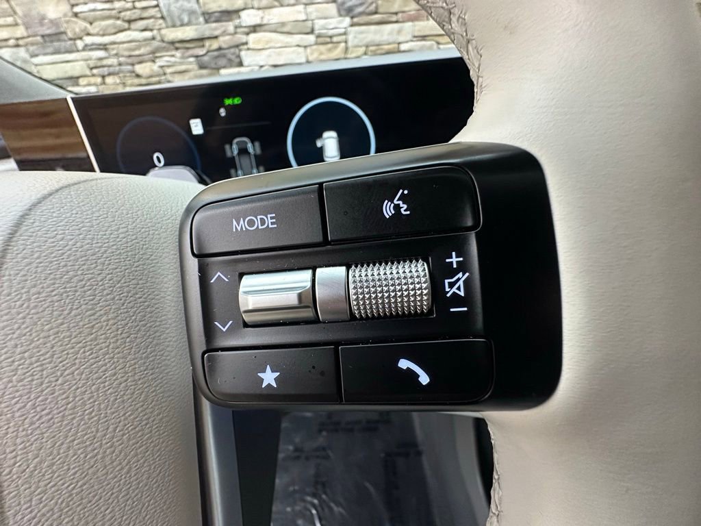 Used 2024 Hyundai Santa Fe Limited image 24