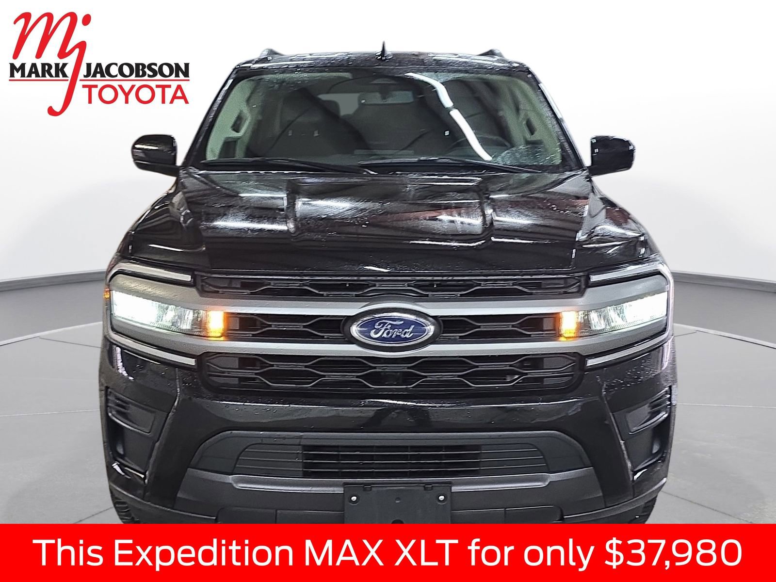 Used 2024 Ford Expedition Max XLT image 3