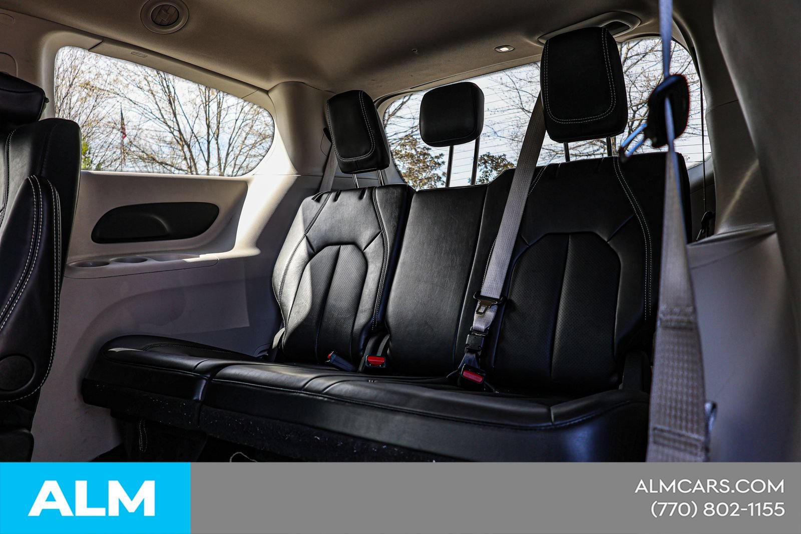 Used 2024 Chrysler Pacifica Touring-L FWD image 19