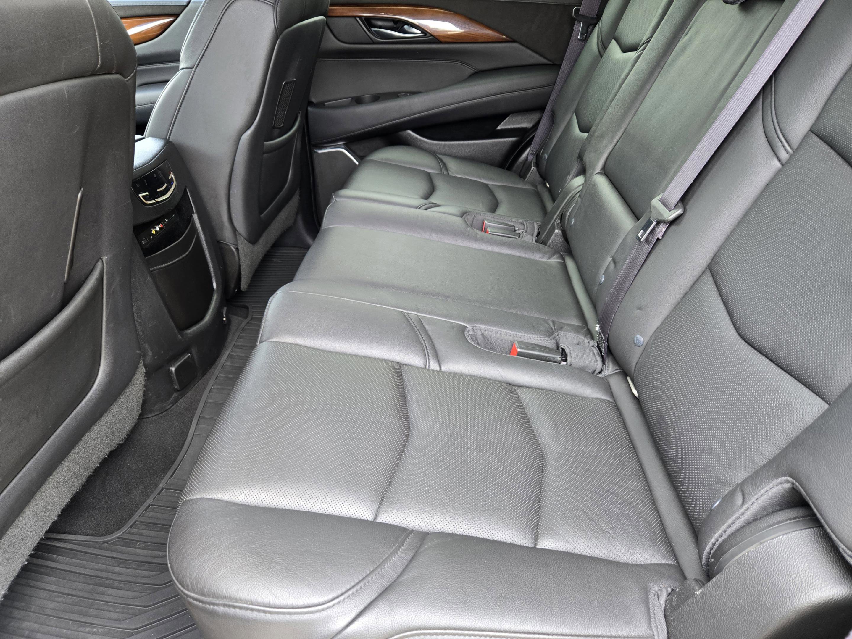 Used 2016 Cadillac Escalade Premium image 27