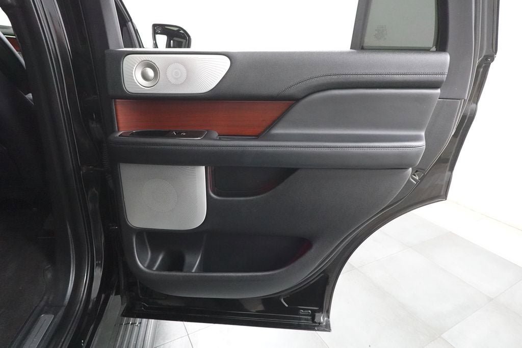 Used 2021 Lincoln Navigator Reserve AWD/4WD image 33