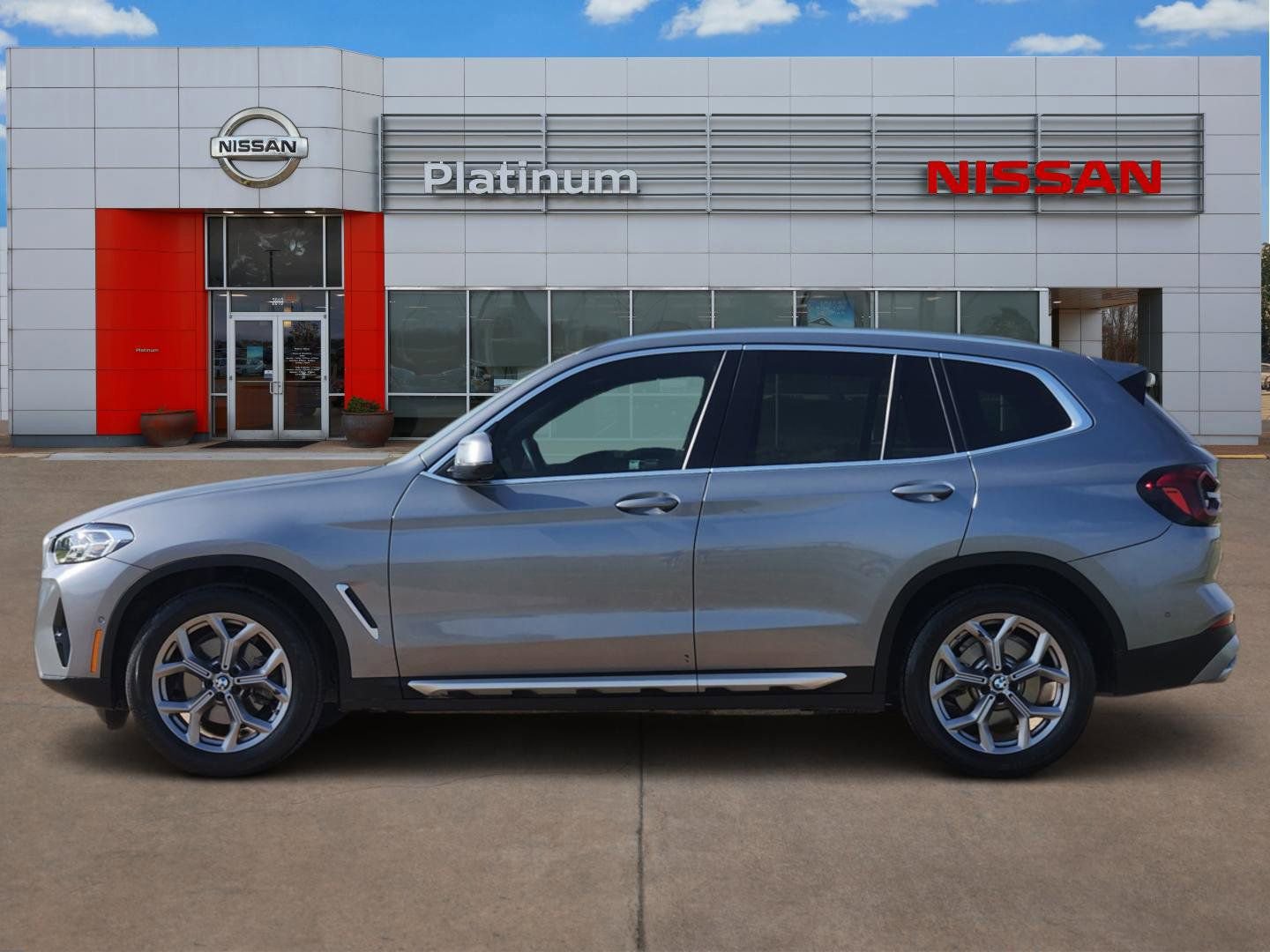 Used 2024 BMW X3 sDrive30i w/ Premium Package RWD image 3