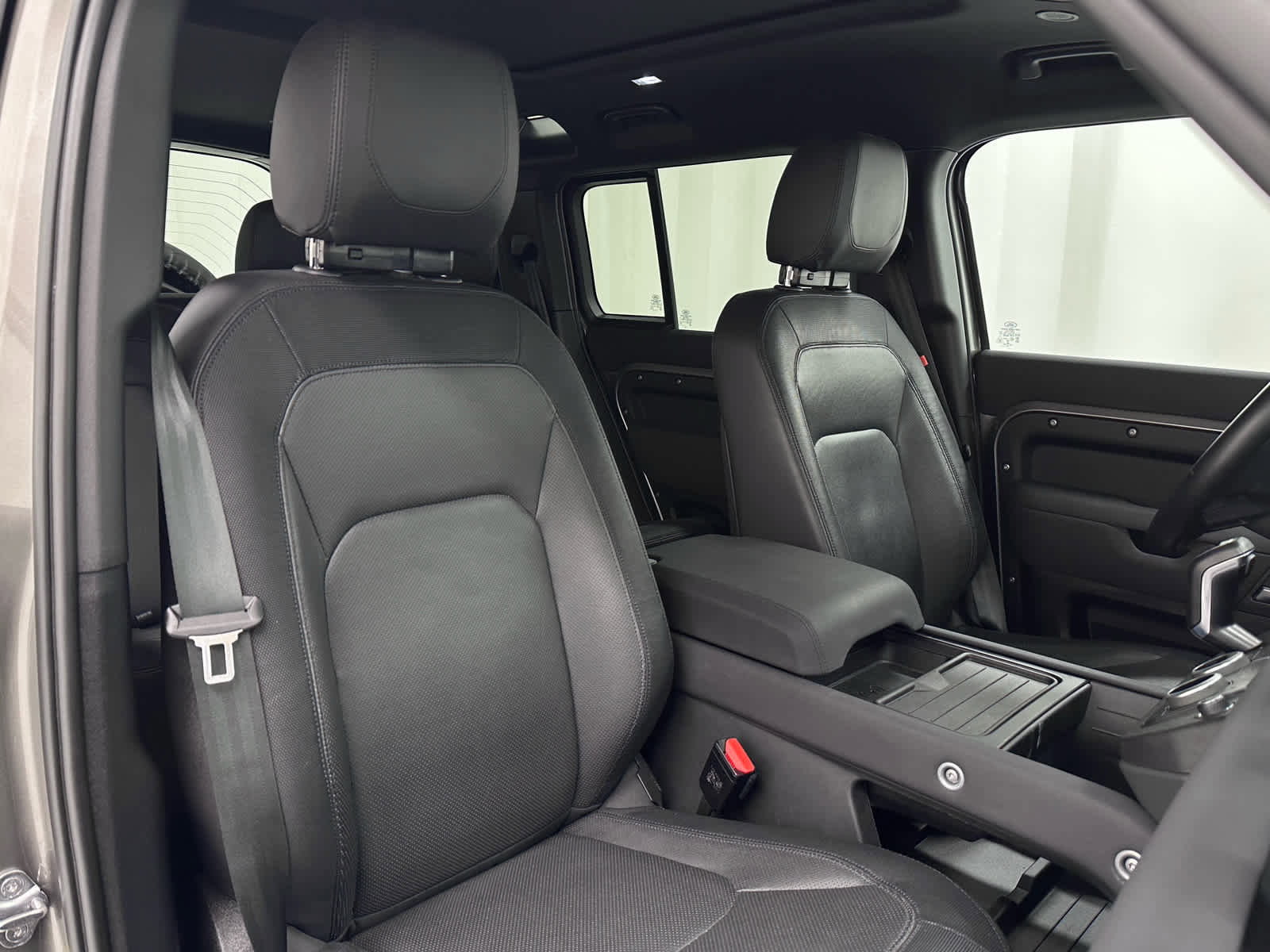 Used 2023 Land Rover Defender 110 X-Dynamic SE AWD/4WD image 19