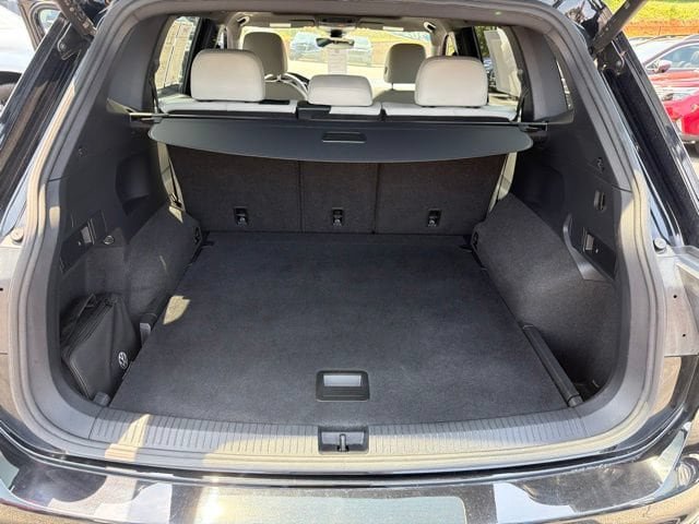Certified 2024 Volkswagen Tiguan SE R-Line AWD/4WD image 25