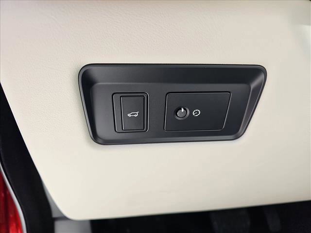 New 2025 Jaguar F-PACE R-Dynamic S image 23