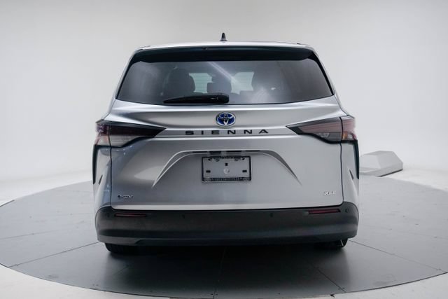 Used 2025 Toyota Sienna XLE FWD image 20