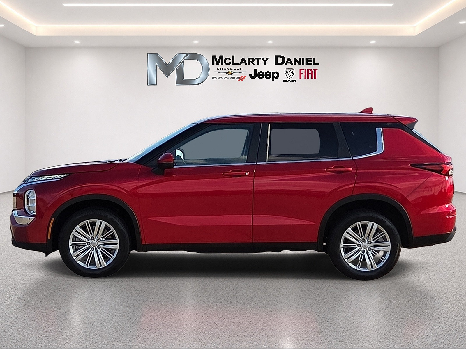 Used 2024 Mitsubishi Outlander ES FWD image 3