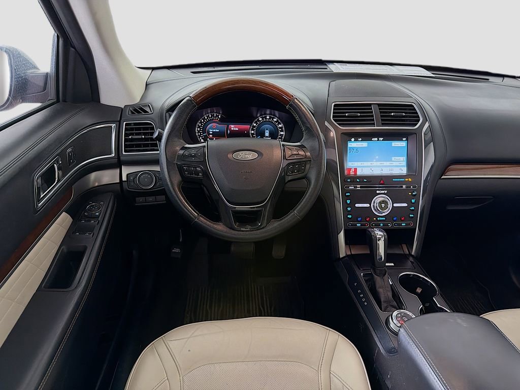 Used 2018 Ford Explorer Platinum image 27