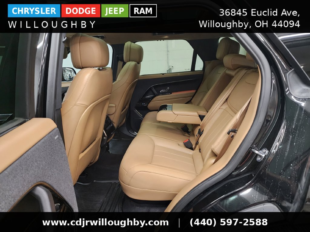 Used 2025 Land Rover Range Rover Sport SE AWD/4WD image 28