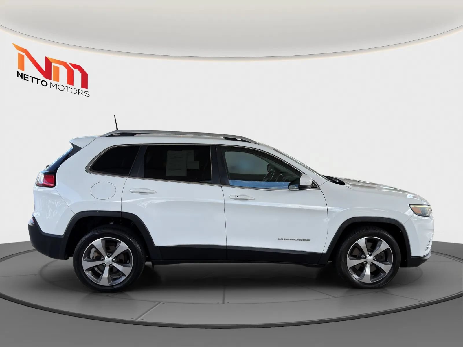 Used 2019 Jeep Cherokee Limited FWD image 6
