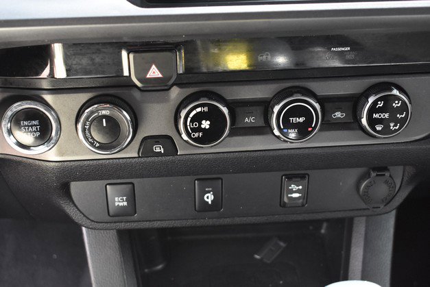 Used 2016 Toyota Tacoma TRD Sport w/ Towing Package AWD/4WD image 21