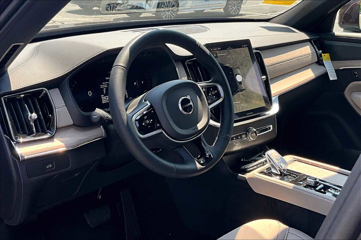 New 2026 Volvo XC90 B6 Plus w/ Protection Package Premier image 9