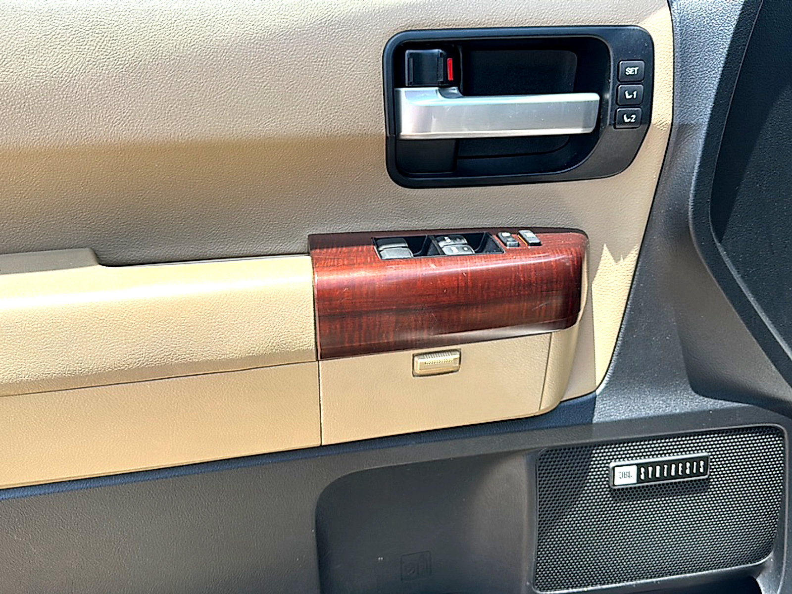Used 2013 Toyota Sequoia Platinum RWD image 17