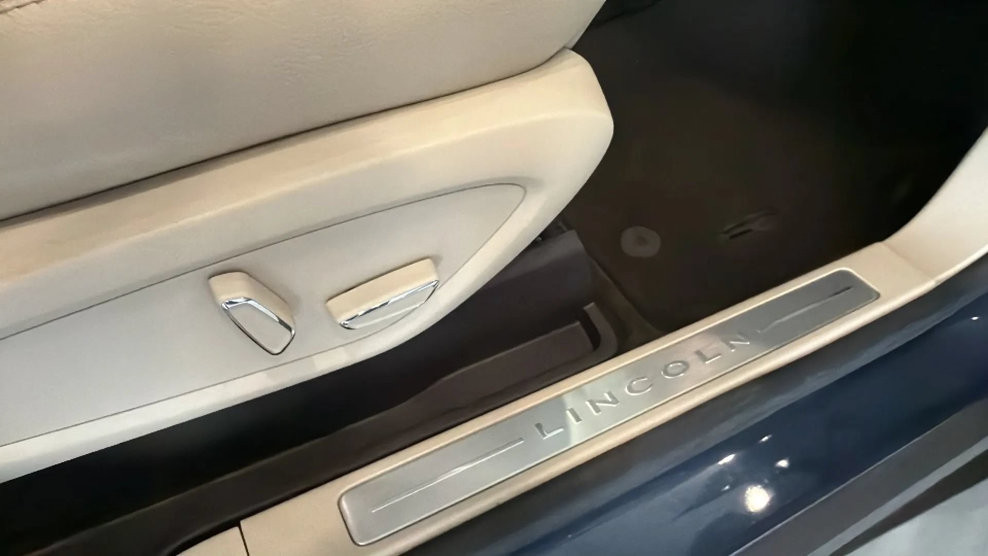 Used 2018 Lincoln MKC Premiere FWD image 41