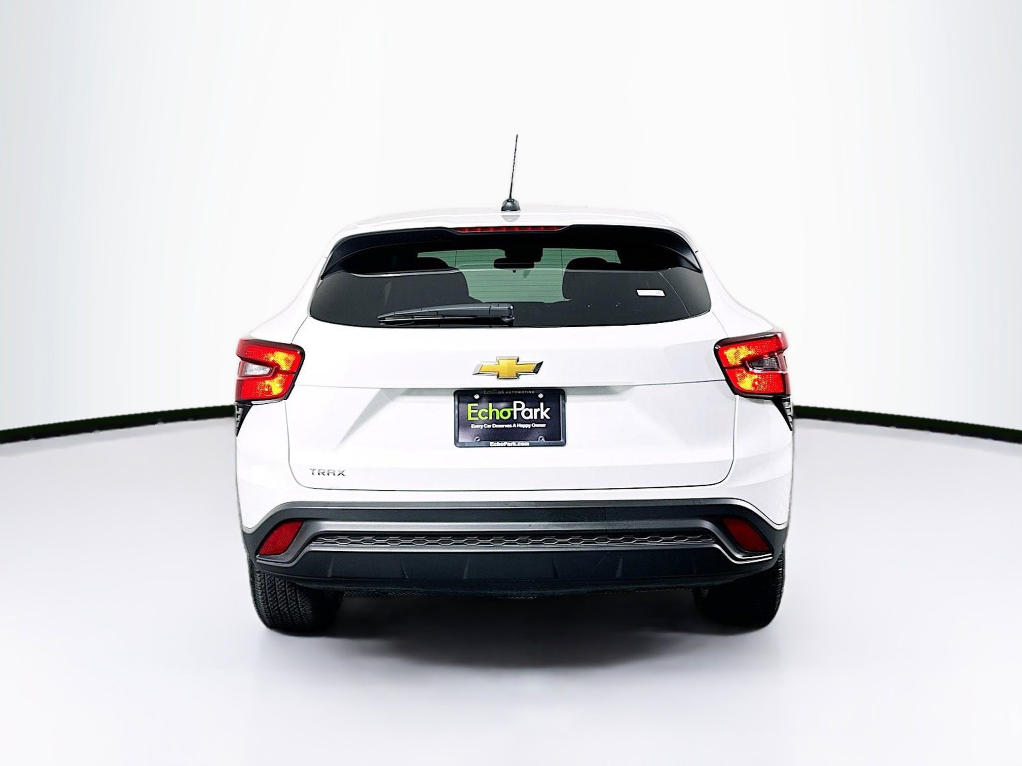 Used 2025 Chevrolet Trax LS w/ LS Convenience Package image 7