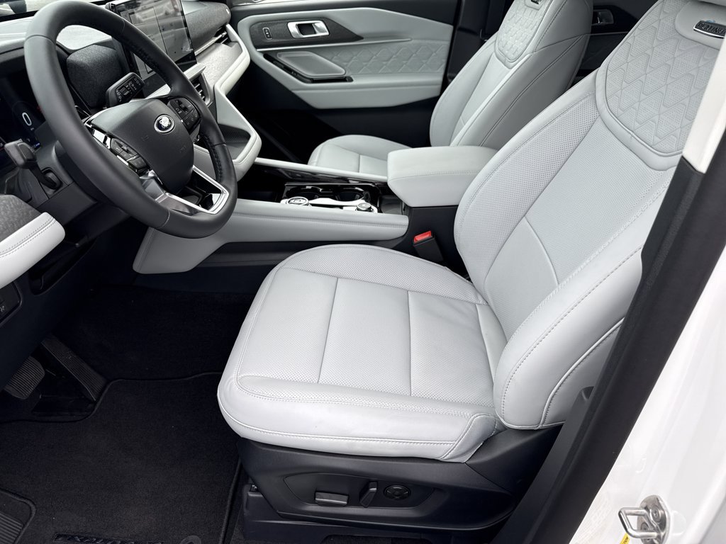 New 2026 Ford Explorer Platinum w/ LUX Leather Package AWD/4WD image 9