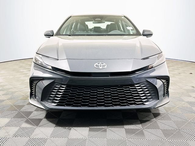Used 2025 Toyota Camry SE image 3