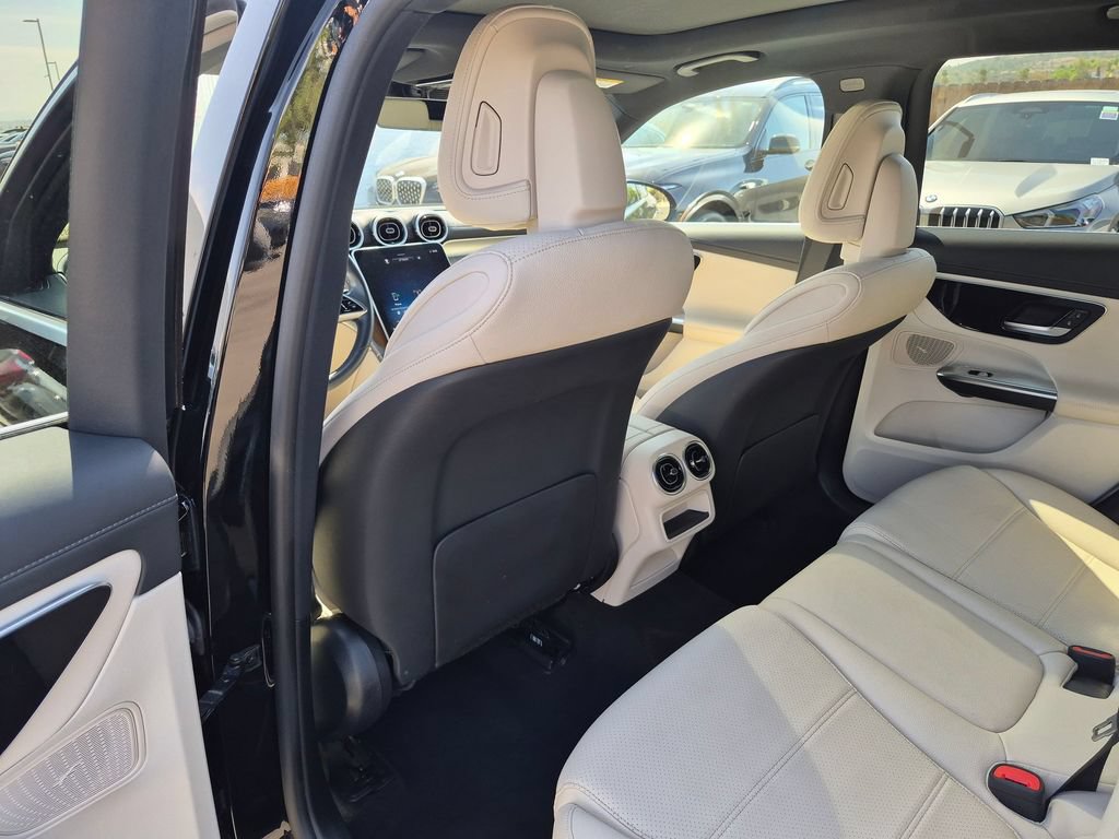 Used 2024 Mercedes-Benz GLC 300 4MATIC image 8