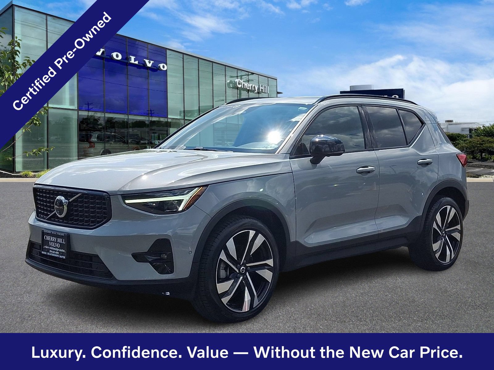 Certified 2024 Volvo XC40 B5 Ultimate w/ Protection Package Premier AWD/4WD image 3