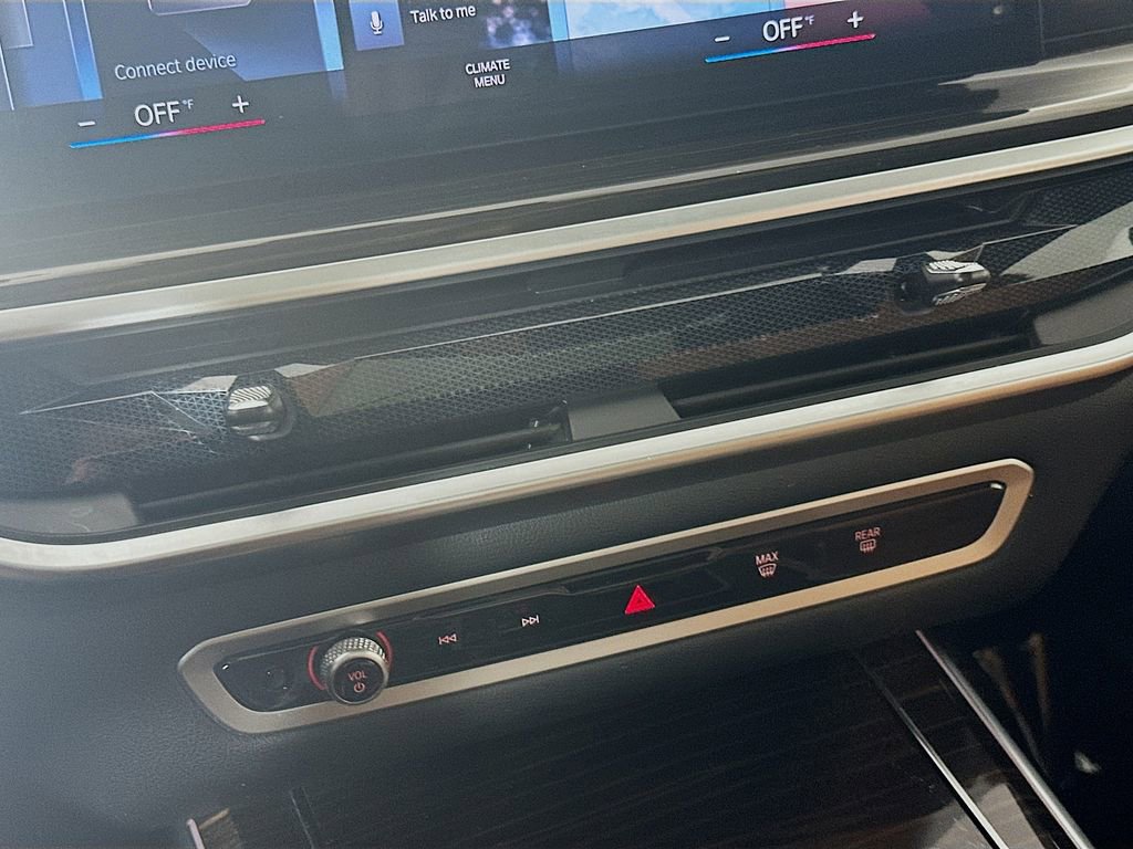 Used 2023 BMW X7 xDrive40i w/ Executive Package image 18