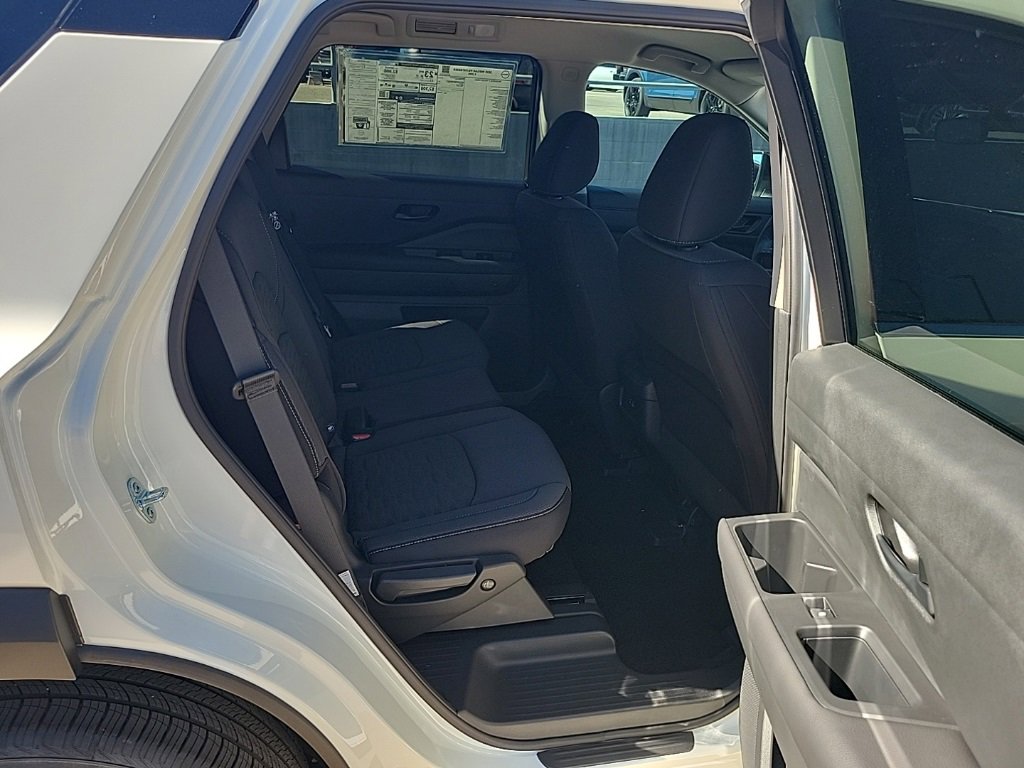 New 2025 Nissan Pathfinder S image 15