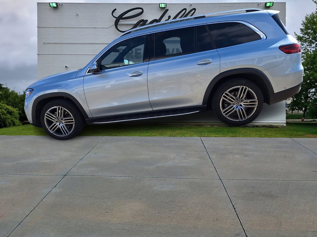 Used 2025 Mercedes-Benz GLS 450 4MATIC image 4