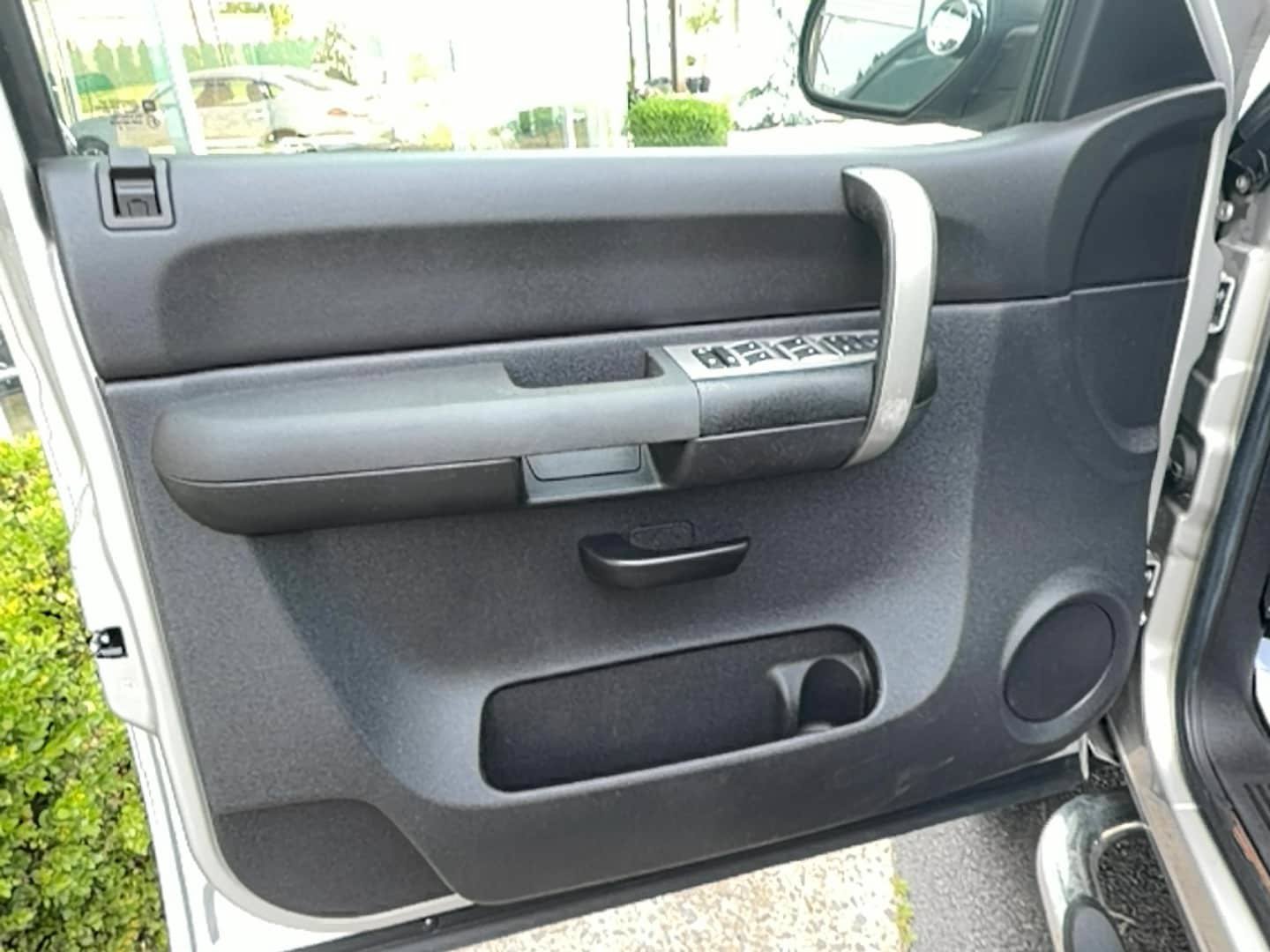 Used 2009 GMC Sierra 1500 SLE w/ Power Pack Plus AWD/4WD image 15