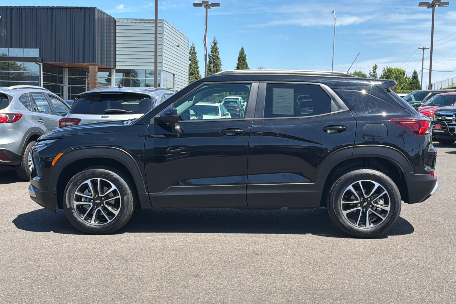Used 2025 Chevrolet TrailBlazer LT AWD/4WD image 8
