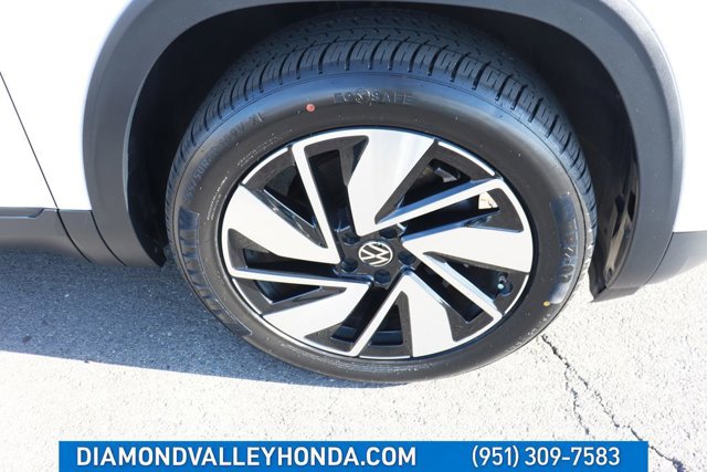 Used 2025 Volkswagen Atlas SE image 28