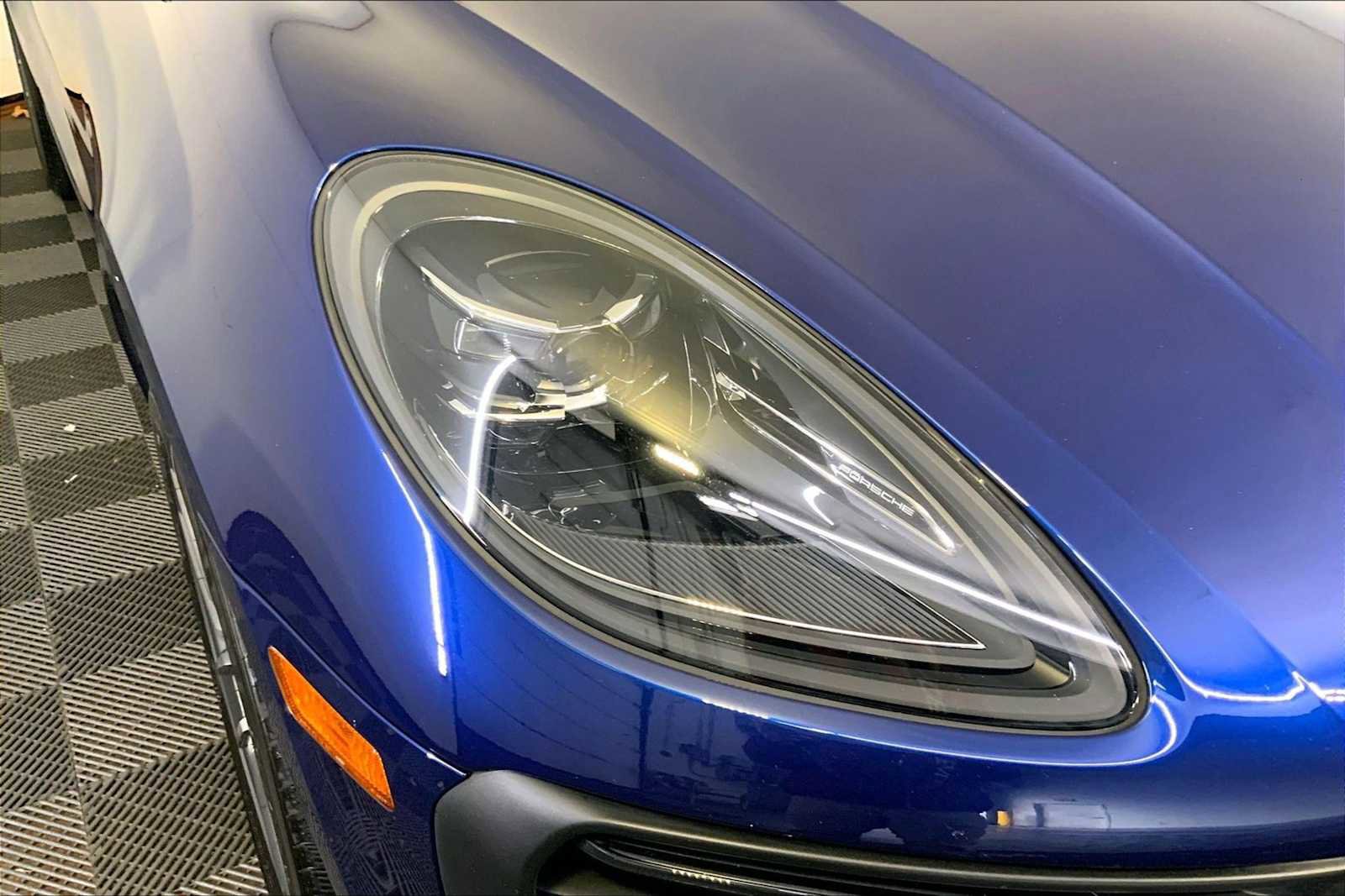 Certified 2024 Porsche Macan image 12