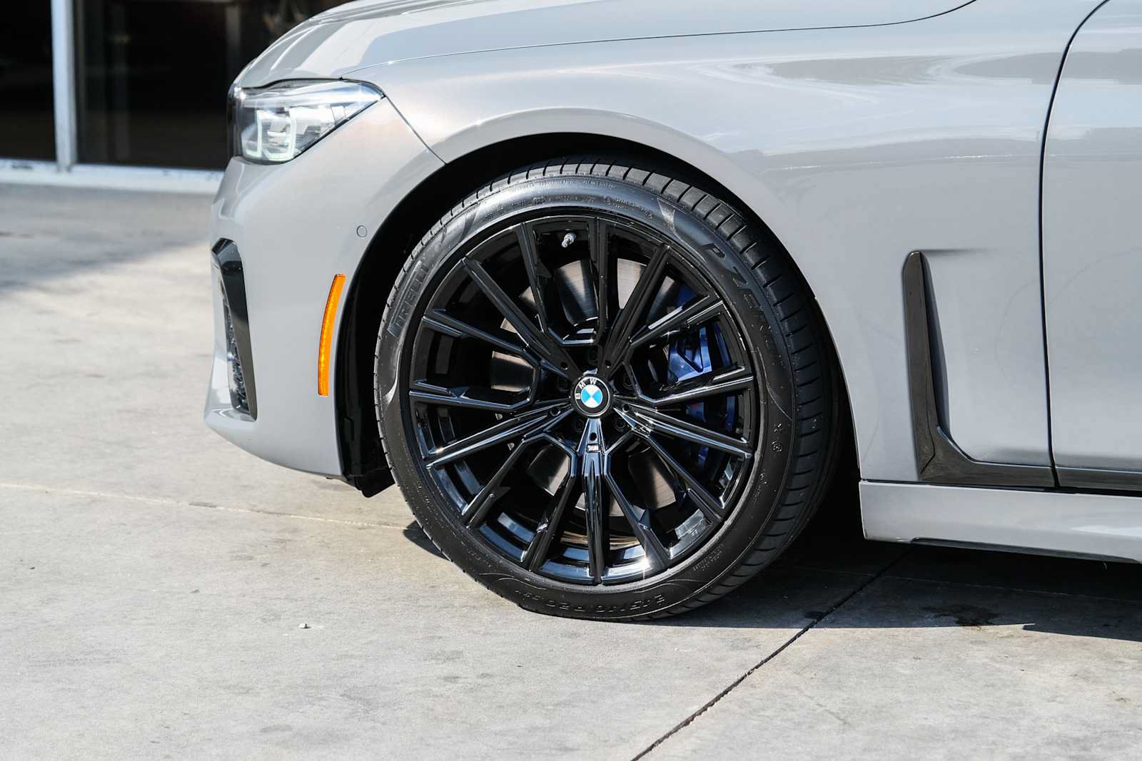 Used 2022 BMW M760i xDrive w/ Luxury Rear Seating Package AWD/4WD image 20
