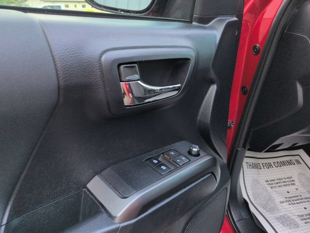 Used 2018 Toyota Tacoma TRD Sport w/ Technology Package AWD/4WD image 11