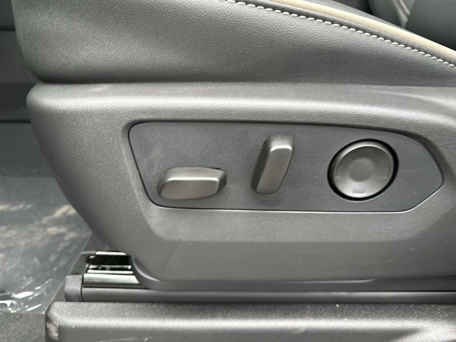 New 2026 GMC Yukon XL Elevation w/ Elevation Premium Package image 11