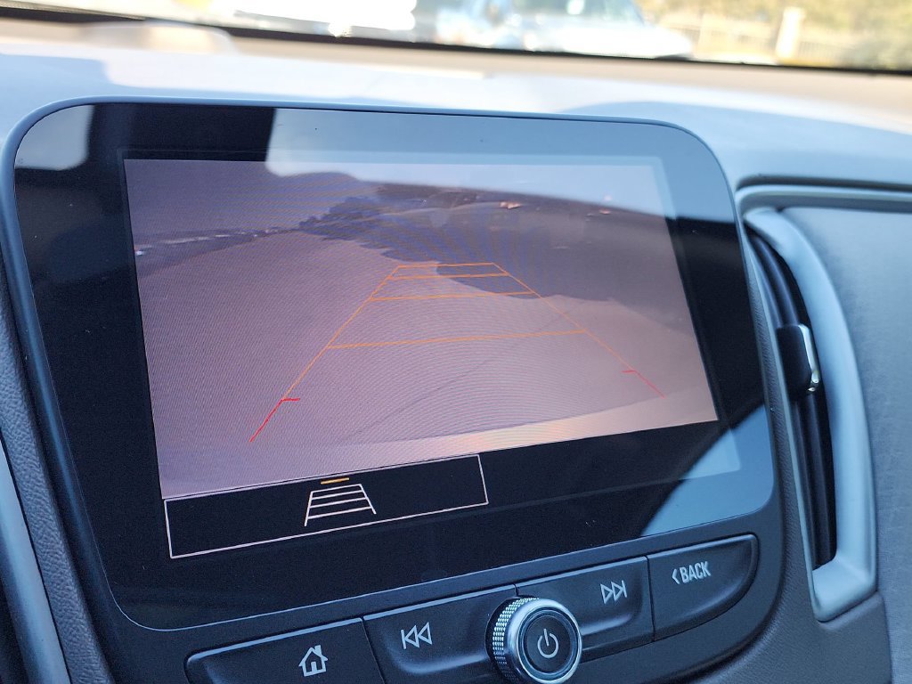 Used 2021 Chevrolet Malibu LS FWD image 17