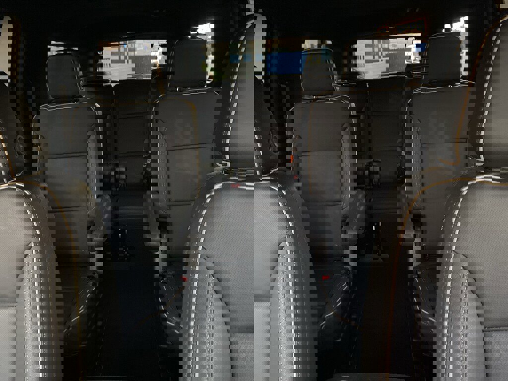 Used 2025 Chevrolet Suburban Premier image 34