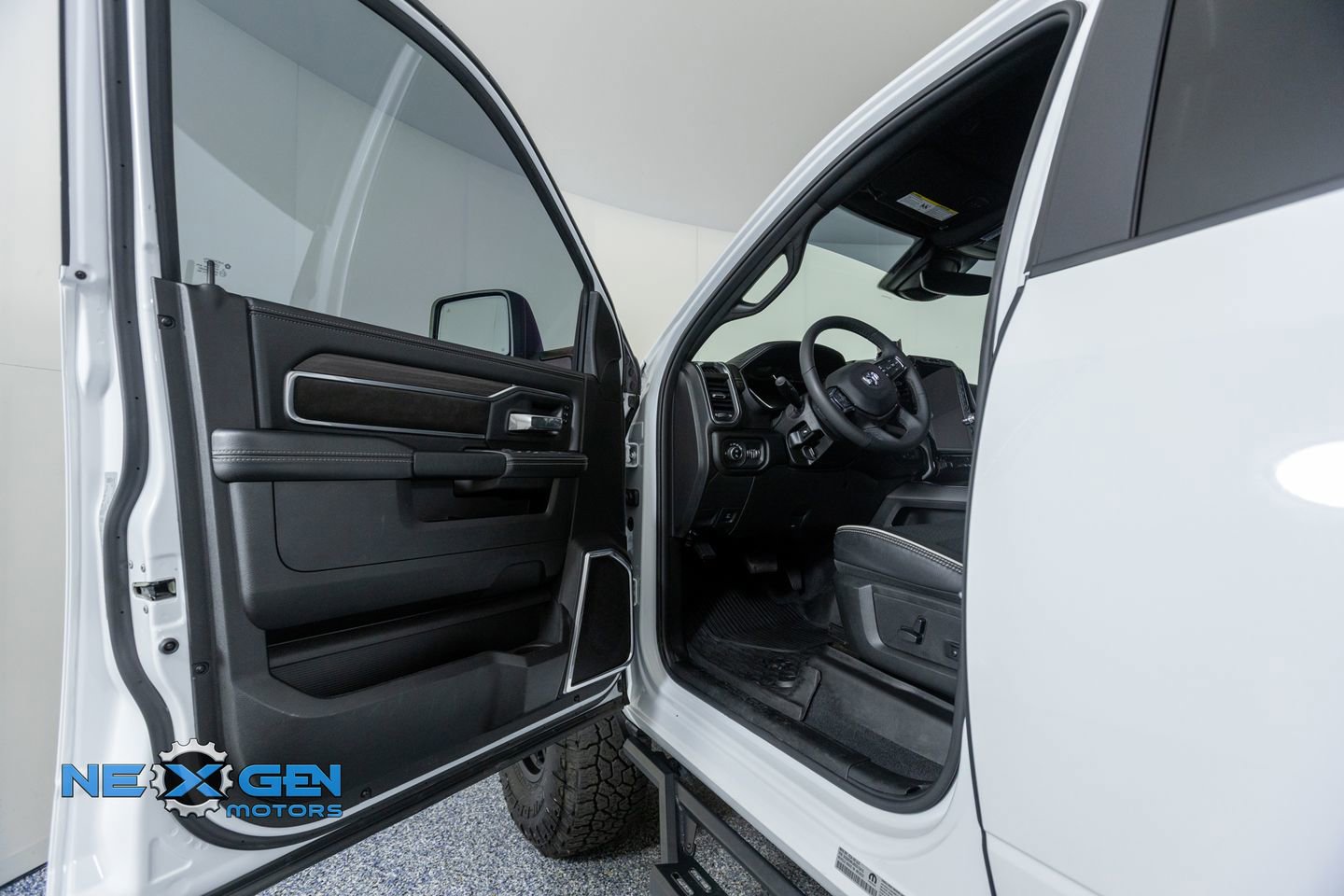 Used 2025 RAM 3500 Laramie w/ Night Edition image 10