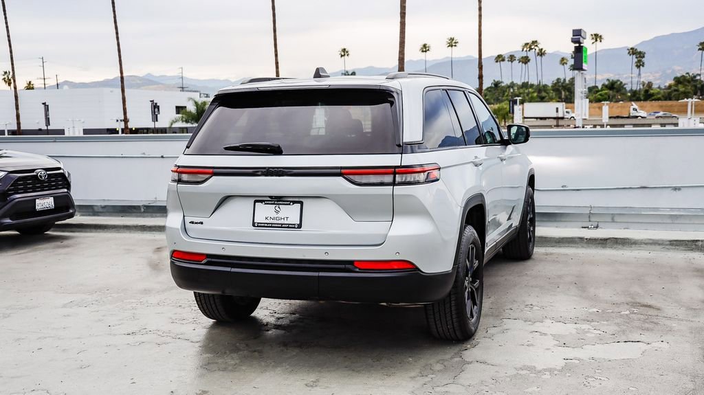 Used 2024 Jeep Grand Cherokee Altitude image 9