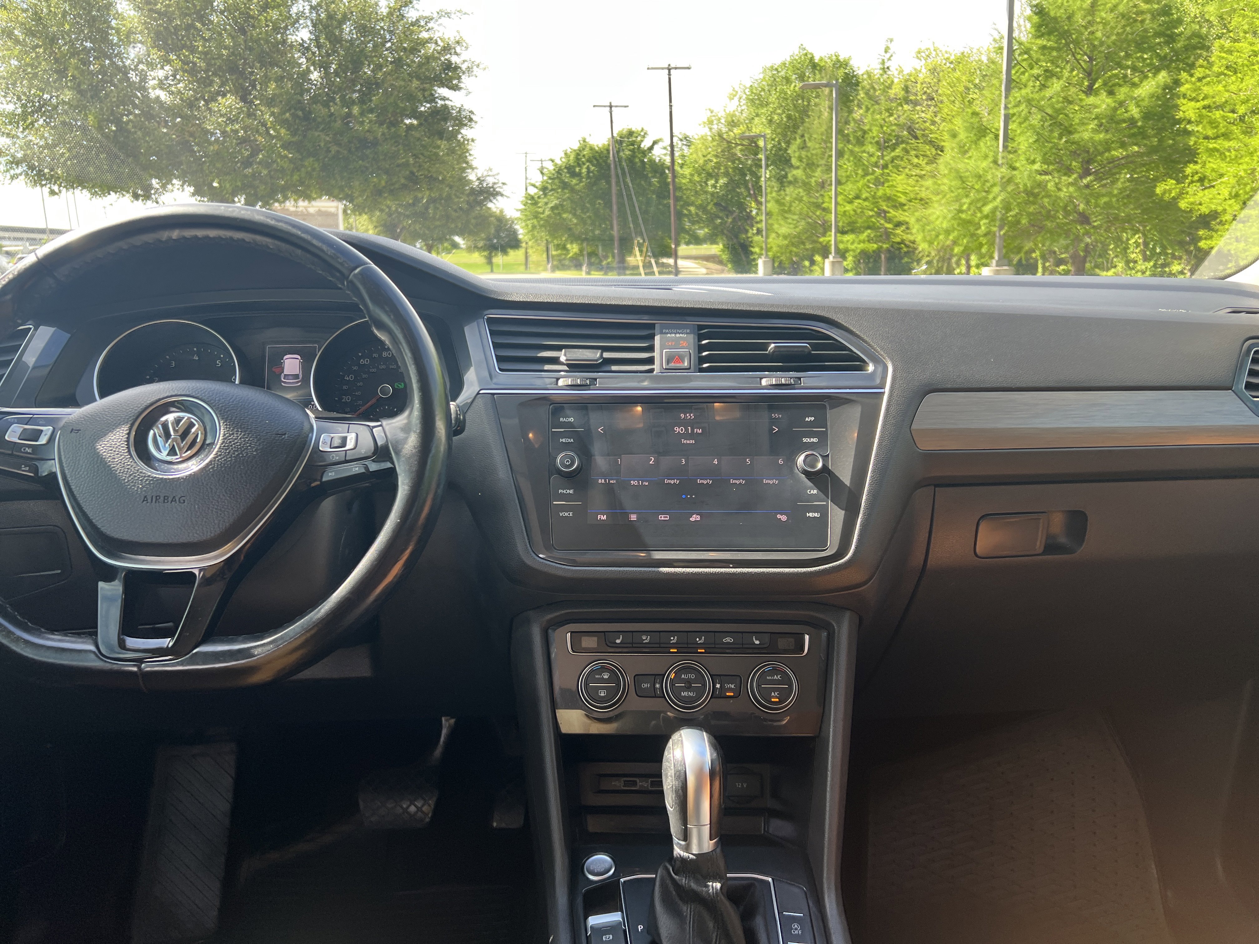 Used 2018 Volkswagen Tiguan SE image 26