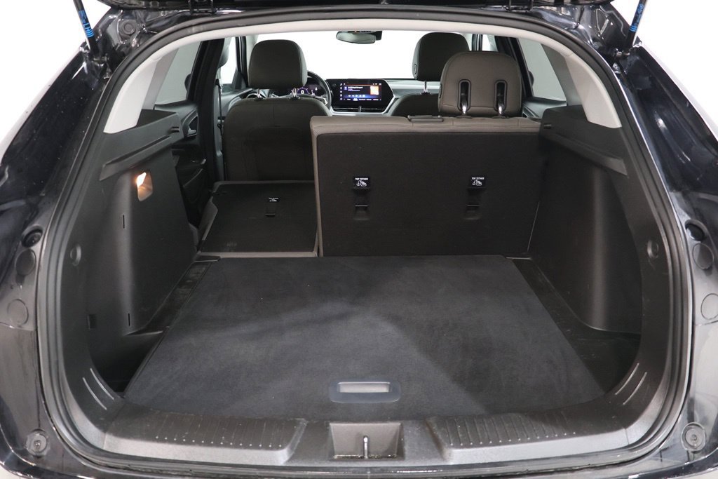 Used 2025 Chevrolet Trax ACTIV w/ Sunroof Package FWD image 32