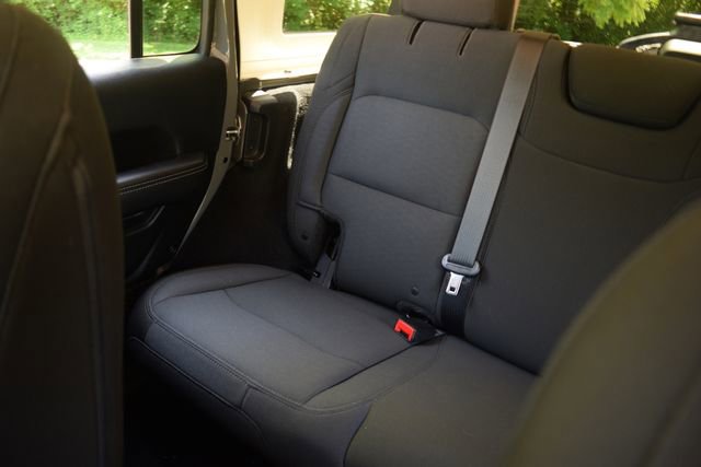 Used 2018 Jeep Wrangler Unlimited Sahara AWD/4WD image 15