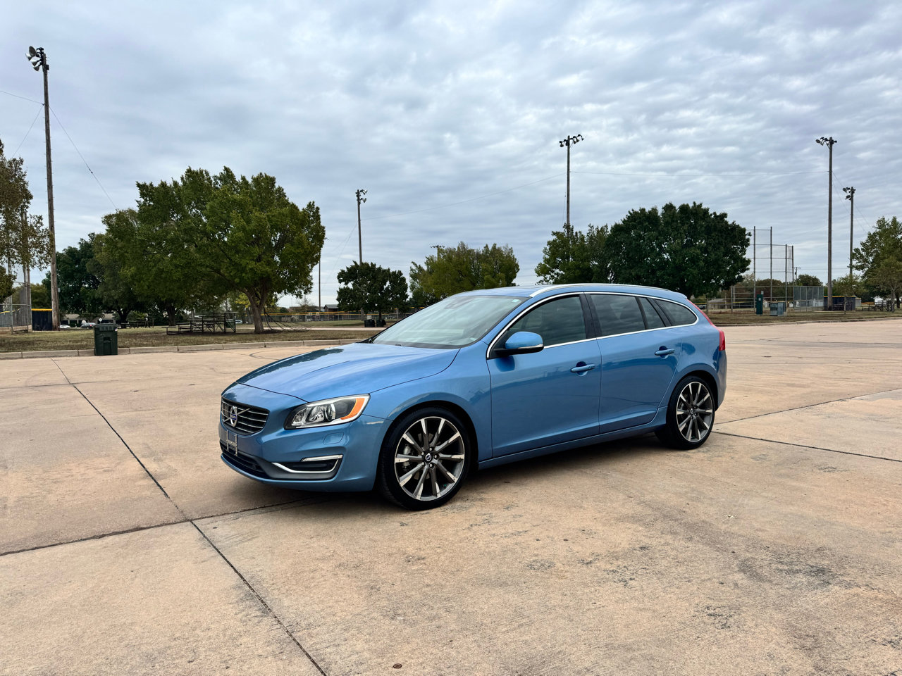 Used 2015 Volvo V60 T5 Platinum image 3