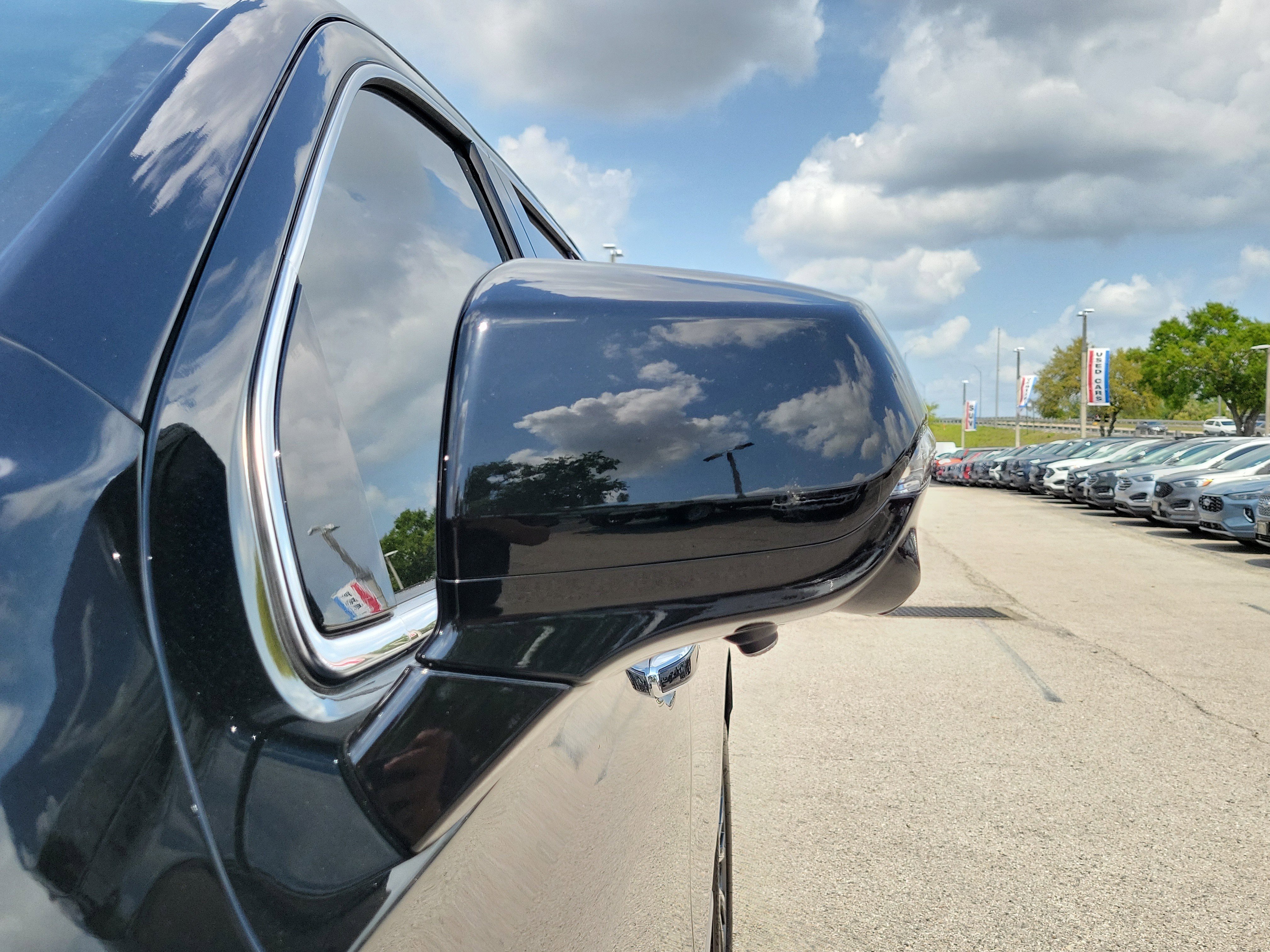 Used 2026 GMC Yukon Denali w/ Denali Reserve Package image 4