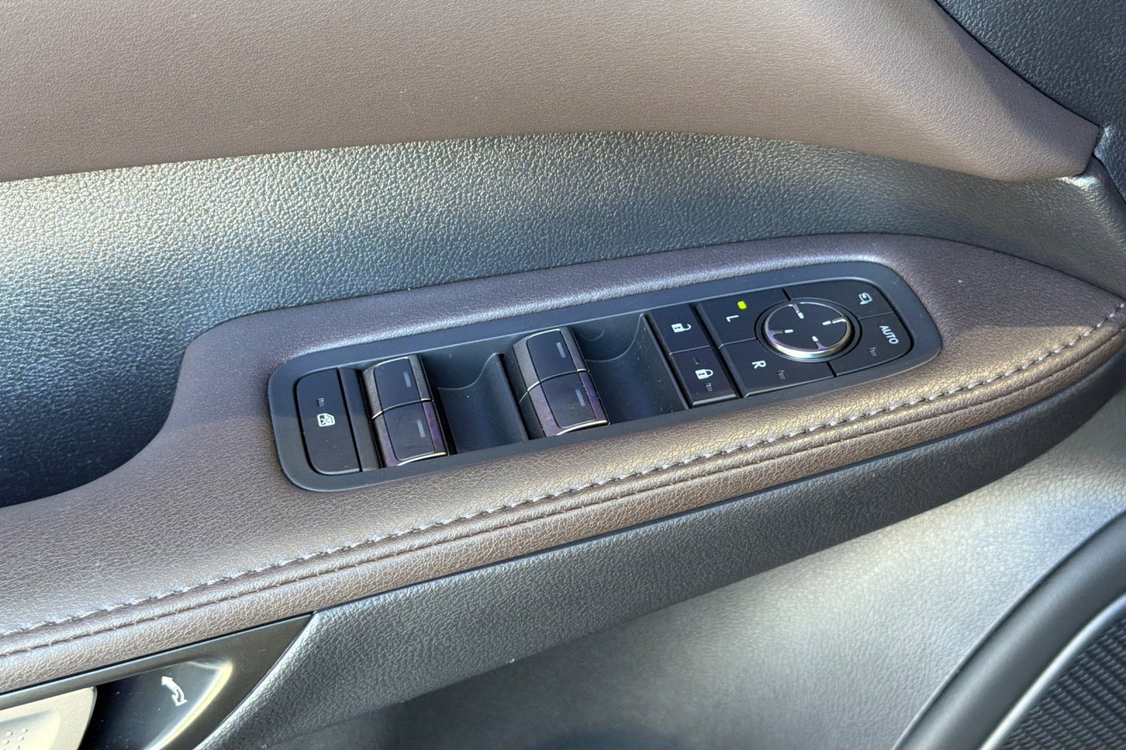 Certified 2025 Lexus RX 450h AWD w/ Convenience Package image 13