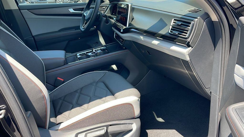 New 2025 Volkswagen Atlas Peak Edition SE AWD/4WD image 34