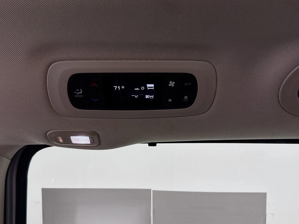 Used 2024 Chrysler Pacifica Limited image 31