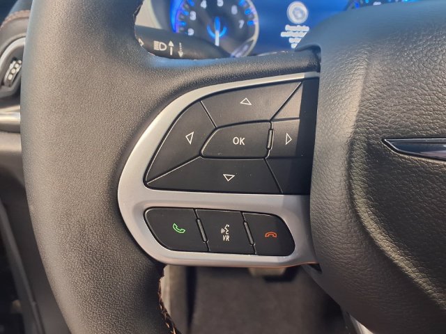 Used 2025 Chrysler Pacifica Pinnacle AWD/4WD image 9