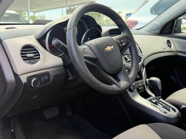 Used 2014 Chevrolet Cruze LS FWD image 11
