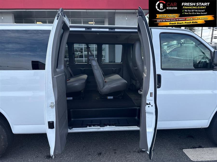 Used 2017 Chevrolet Express 3500 LT w/ LT Preferred Equipment Group image 26