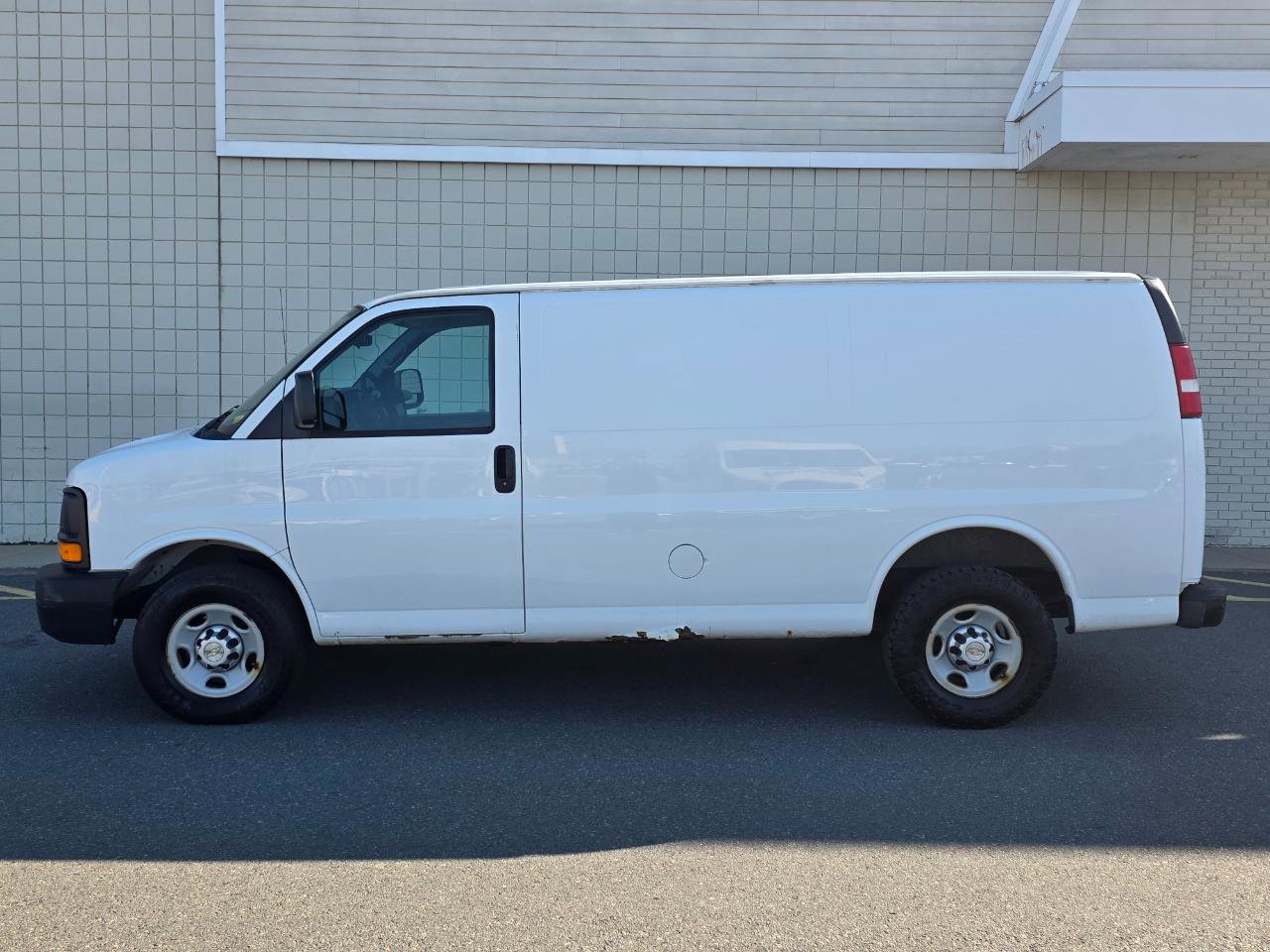 Used 2014 Chevrolet Express 2500 image 4
